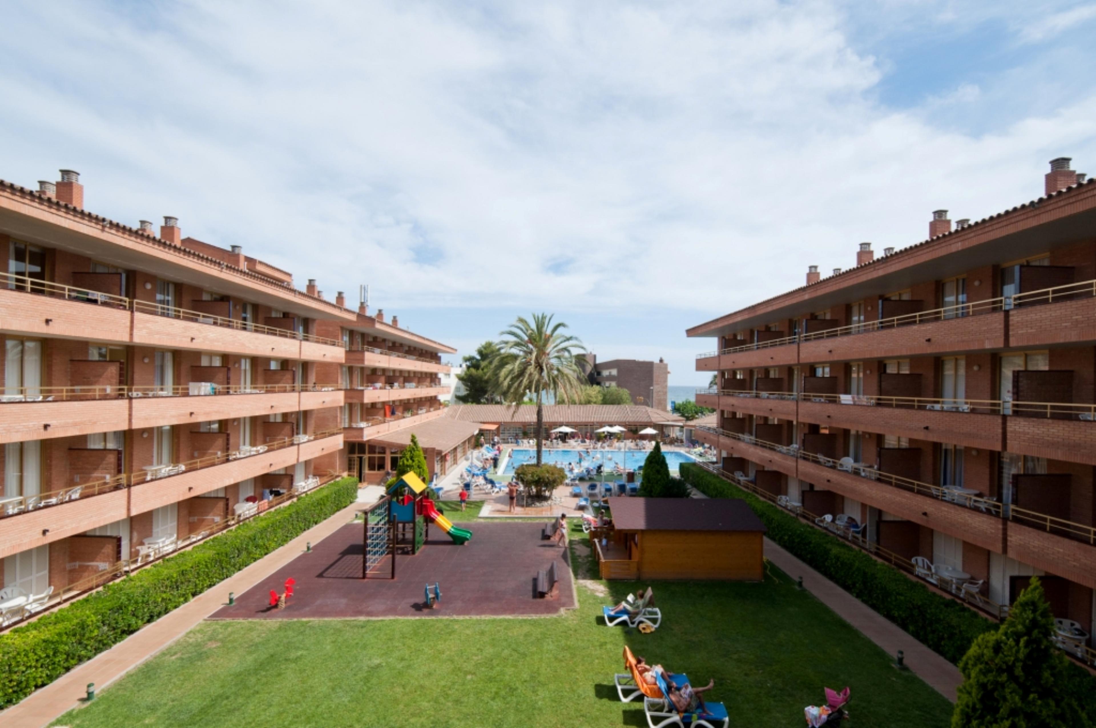 Отель Voramar Камбрильс Экстерьер фото