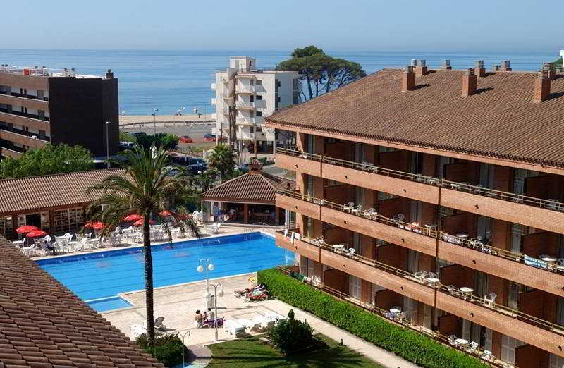 Отель Voramar Камбрильс Экстерьер фото